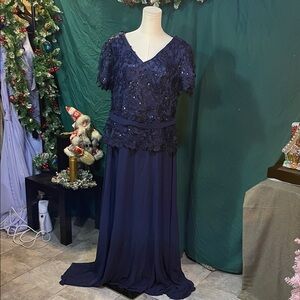 Chic Deep Blue Lace Maxi Dress
